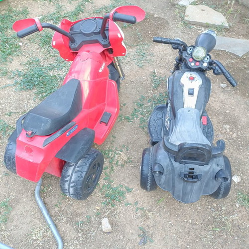 Children's electric motorcycles used, 6V battery needed, set of two