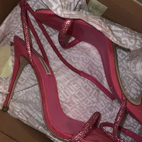Steve Madden fuchsia sandals with rhinestones size 38 like new