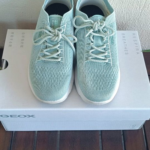 Geox Respira women's athletic shoes size 37 like new multicolor