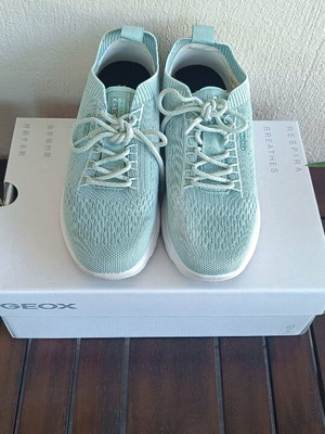 Geox Respira women's athletic shoes size 37 like new multicolor
