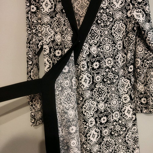 Tahari wrap dress like new, black and white, size M