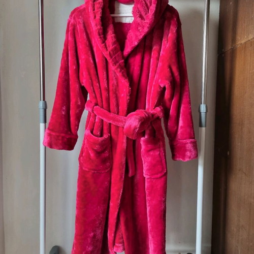 Plush bathrobe with hood like new, size M