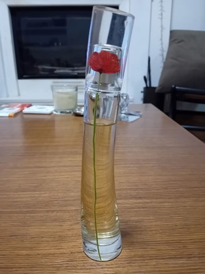 Flower by Kenzo Eau de Parfum 50 ml like new