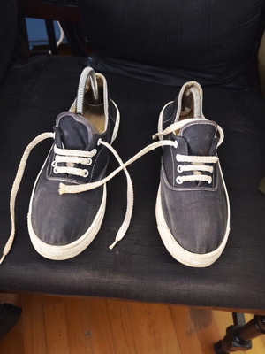 Athletic shoes used, size 42, black