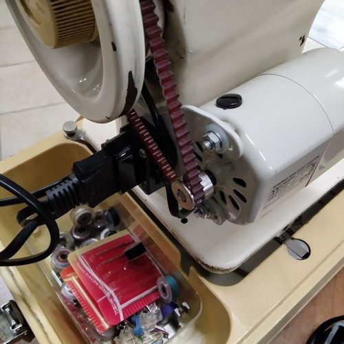 Singer sewing machine used, portable with frame damages
