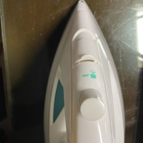 Travel steam iron like new