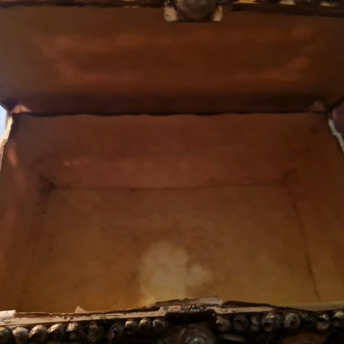 Handmade shell box used with fabric lining