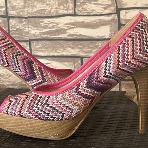 Migato sandal size 37 pink multicolor like new