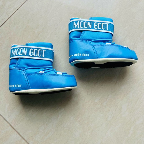 Moon Boot baby boots new, size 21-22