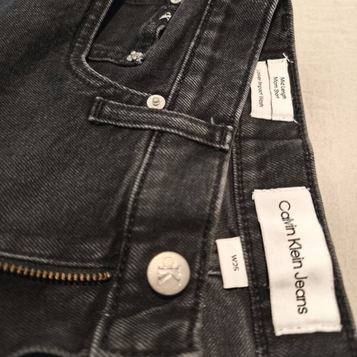 Calvin Klein mom short used No 25