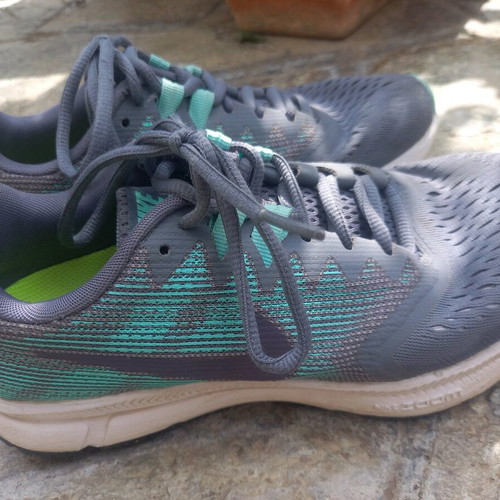 Nike athletic shoes like new, gray and turquoise, size 38