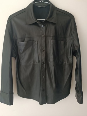 Stradivarius μαύρο πουκάμισο overshirt δερματίνη μέγεθος M σαν καινούργιο