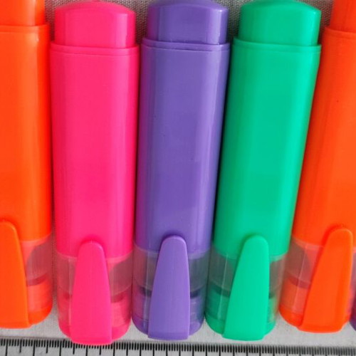 Markers, paints and sharpeners like new, German sharpeners