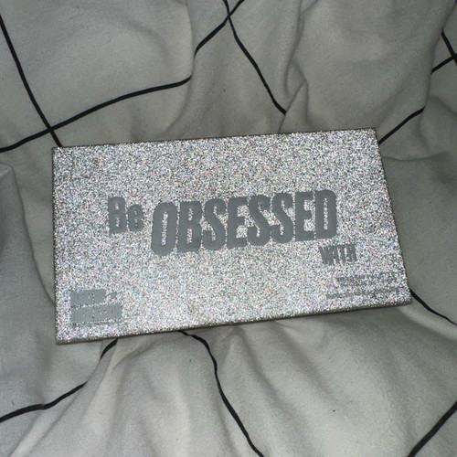 Eyeshadow palette new with earthy tones and mirror