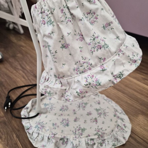 Vintage table lamp with floral ruffles
