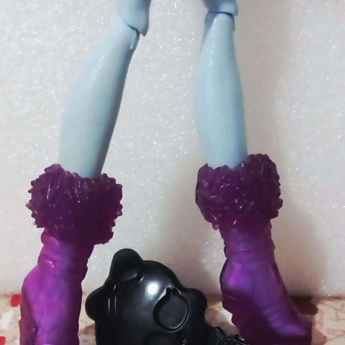 Monster High Abbey Bominable Coffin Bean doll used Mattel 2014