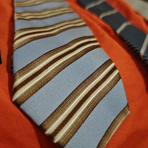 The Bostonians ties like new, multicolored