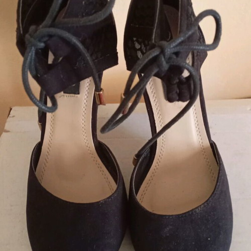Suede pumps ankle boot style with zipper, heel 9 cm, like new, size 37, black