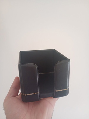 Note Cube used, in good condition