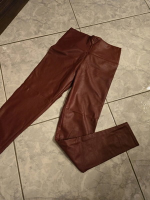 Leatherette leggings new, unworn, modern color