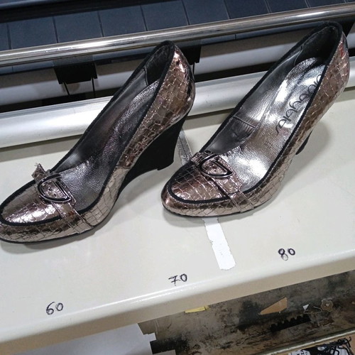 Byblos pumps used, size 37, black metallic color