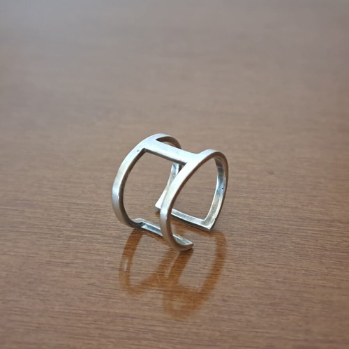 Chevalier 925 Silver Ring like new, minimal design