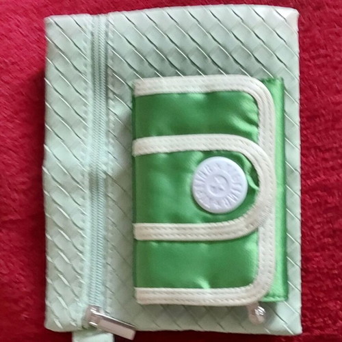 Kipling wallet green like new