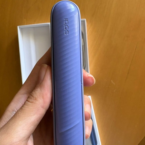 Iqos Iluma i e-cigarette, purple