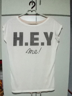 Λευκή γυναικεία κοντομάνικη μπλούζα t-shirt με τούλι στην πλάτη μεταχειρισμένη