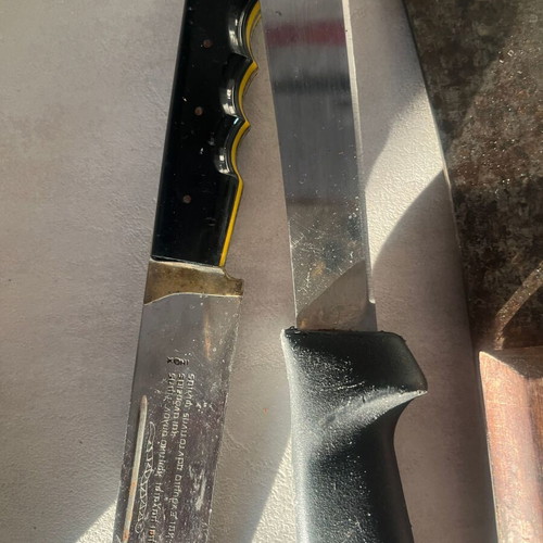 Kitchen knives used heavy-duty construction, need sharpening