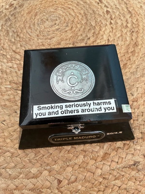 Camacho Triple Maduro συλλεκτικό κουτί πούρων σαν καινούργιο