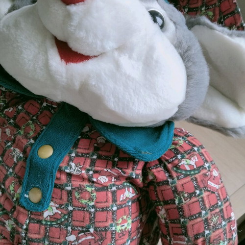 Large stuffed animal like new, ideal for play and decoration