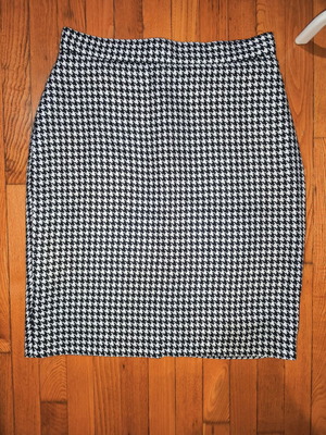 Women's winter skirt with small check pattern size M used