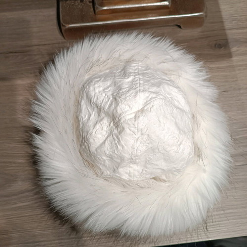White Russian hat like new with adjustable size