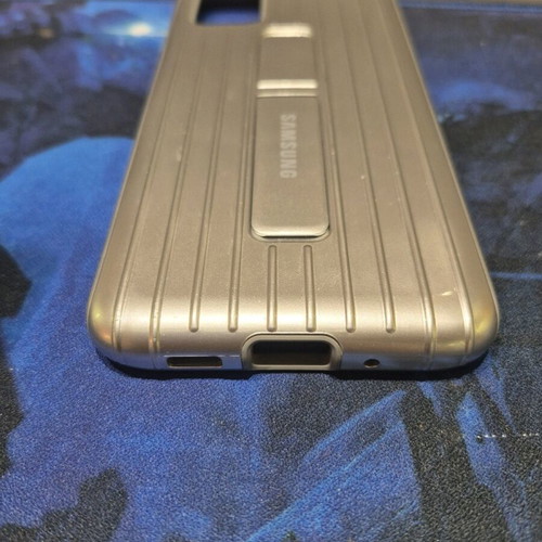 Samsung Galaxy S20+ case with stand like new