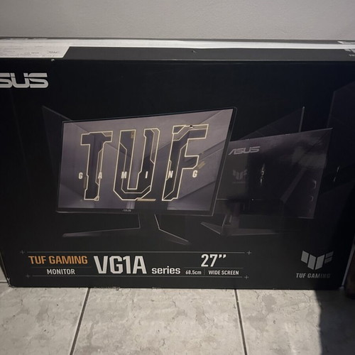 Gaming setup with 2 monitors and peripherals