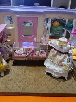 Sylvanian Fashion Shop like new