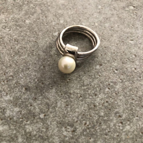 Silver ring with pearl like new
