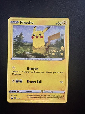 Pikachu 07/15 McDonalds 2022 Holo card like new