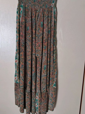 Boho Pants like new with elastic waist and paisley print