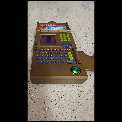 Tiger Electronics Pokémon Pokedex Deluxe Gold 2001 like new