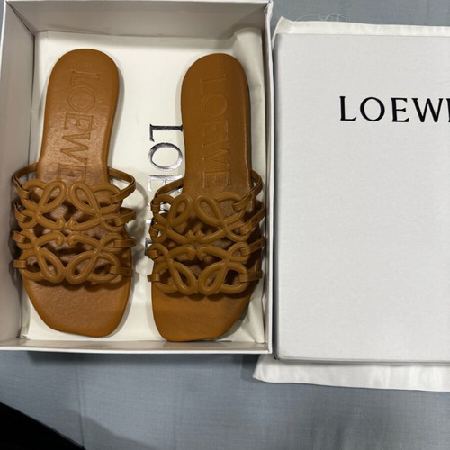 Loewe πέδιλα καινούρια, μέγεθος 39, καφέ