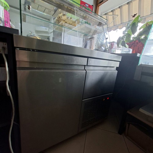 Display case used in good condition