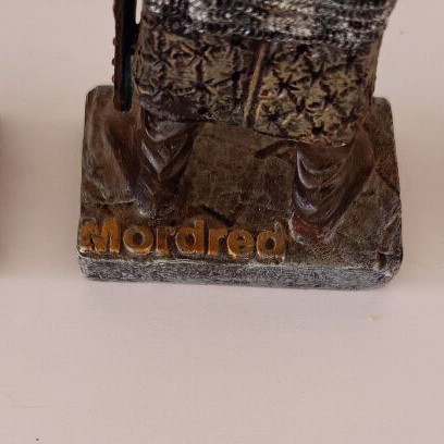 9 Knights used resin figures with detailed design