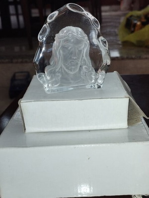Crystal paperweight with Jesus face decoration
