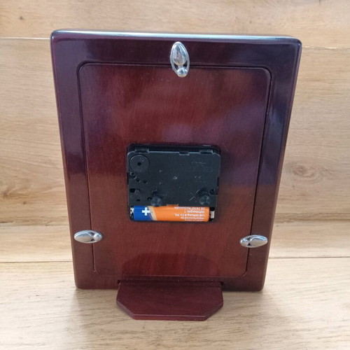 Table clock used with battery and silver frame
