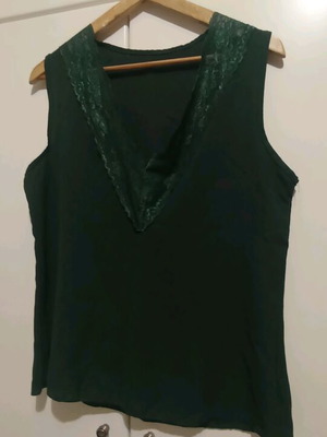 Top lingerie μέγεθος Large πράσινο κυπαρισσί με δαντέλα και βαθύ ντεκολτέ σχεδόν αφόρετο