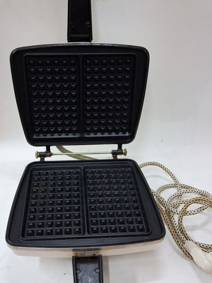 Vintage waffle maker Desal Italy 1960s used, cast iron plates