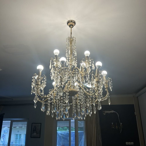 Classic chandelier with Bohemian crystals and 12 bulbs like new