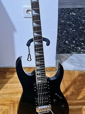 Ibanez Black Knight electric guitar like new with case